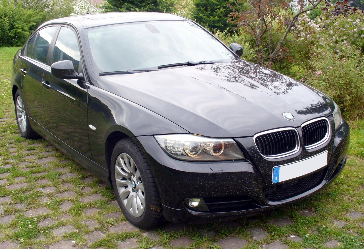 File:BMW 1er Facelift 3-dr.jpg - Wikimedia Commons