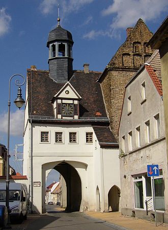 Bad Schmiedeberg town gate.jpg