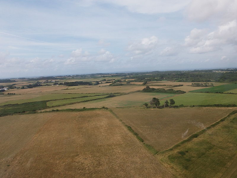 File:Belle Île en Mer vue d'avion-382-Bangor.jpg