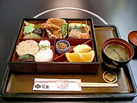 Bentō mit Miso-Suppe vom Hana­bishi-Ryōtei – 花菱料亭, Kōya-san