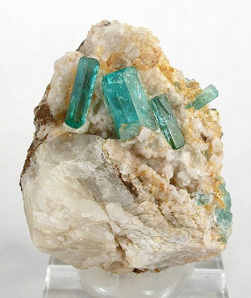 File:Beryl-Calcite-d06-45a.jpg