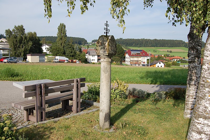 File:Bildstock Friedhof Putzleinsdorf IV.jpg