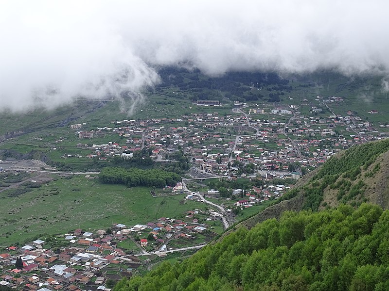 File:Blick auf Stepanzminda 26.jpg