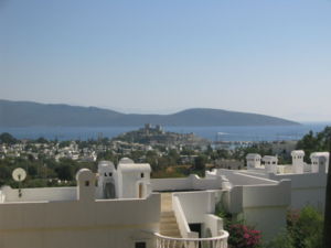 El Castillo de San Pedro visto desde el norte de la ciudad