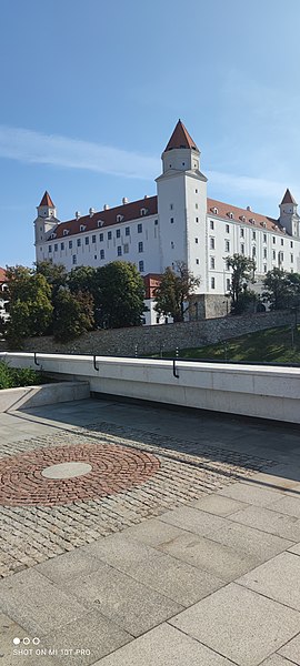 File:Bratislava Castle (view from the National Council of the Slovak Republic).jpg