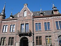 Het gemeentehuis.