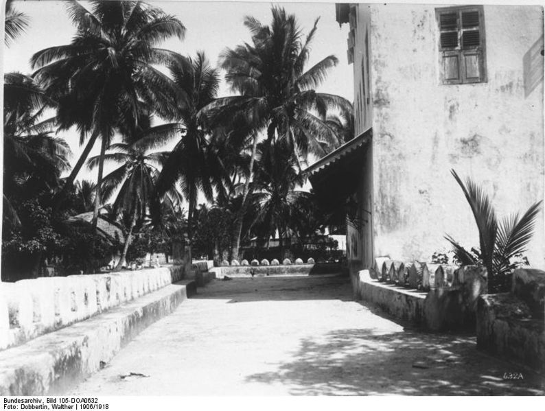 File:Bundesarchiv Bild 105-DOA0632, Deutsch-Ostafrika, Bagamoyo, Araberhaus.jpg