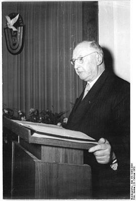 Bundesarchiv Bild 183-19452-0001, Berlín, CDU-Hauptvorstand, Festsitzung Geburtstag Nuschke.jpg