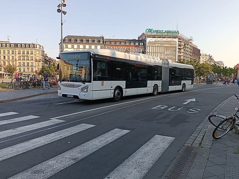 File:Bus G CTS - Iveco Bus Urbanway 18 CNG n°824.jpg