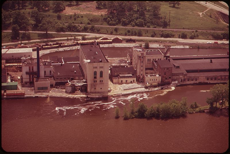 File:CONSOLIDATED PAPER COMPANY AT APPLETON, NEAR THE NORTHERN TIP OF LAKE WINNEBAGO IN THE FOX RIVER VALLEY - NARA - 550856.jpg