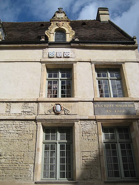 File:Caen maisonmalherbe lucarne droite.jpg