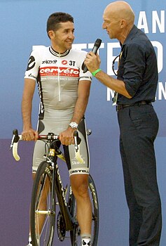 Presentación equipo Carlos Sastre Tour 2010.jpg