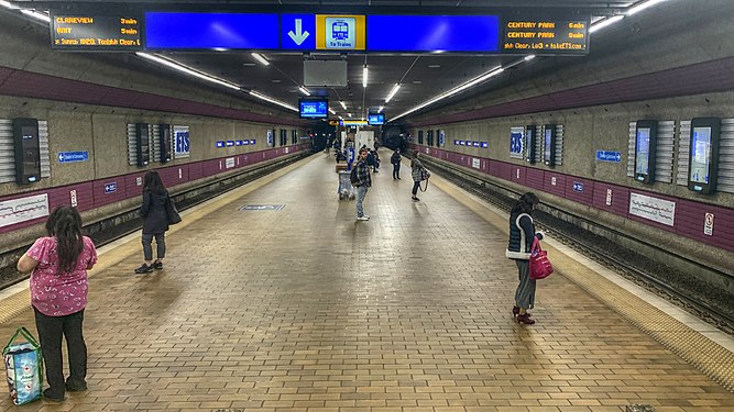 Edmonton LRT Central station platform