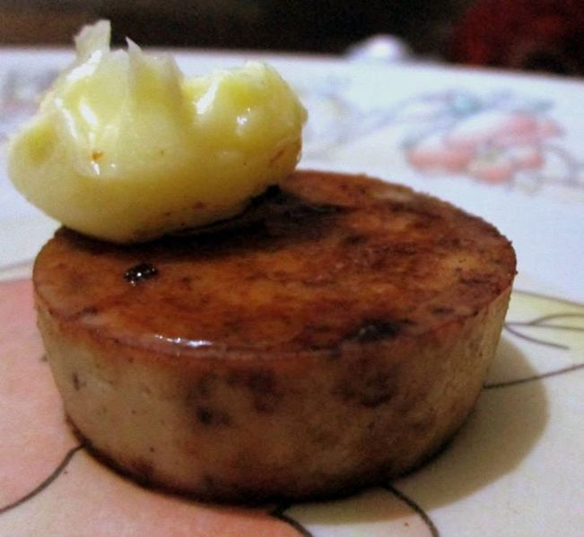 File:Chicken paanch phoron salami with a blob of butter.jpg