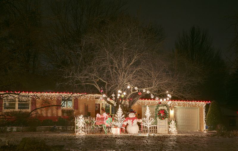 File:Christmas lights 2.jpg