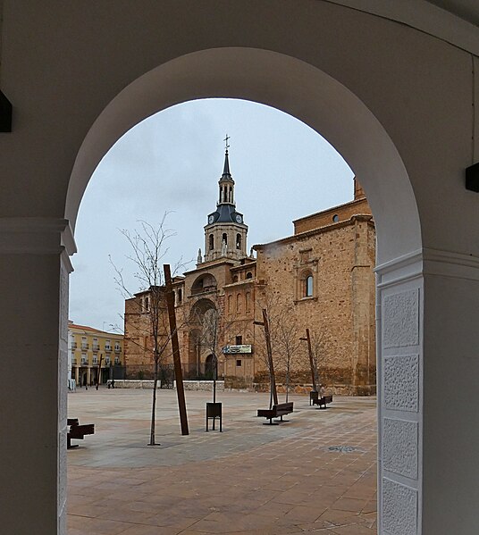 File:Church of Nuestra Señora de la Asunción, Manzanares (27477006437).jpg