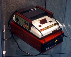 Famicom Disk System liitettynä Famicomiin.