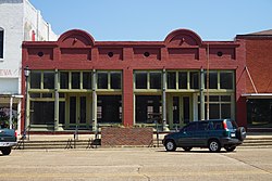 De Queen srpen 2018 08 (Hayes Hardware Store) .jpg