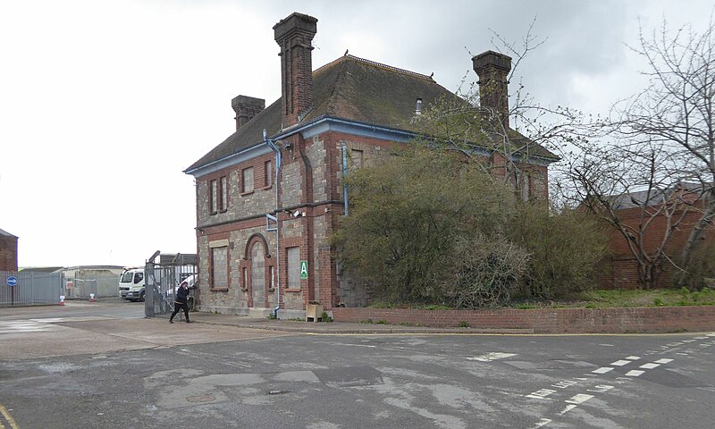 File:Derelict building, Exeter Quay - geograph.org.uk - 4900403.jpg