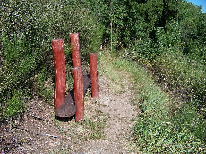 File:Dobronice u Bechyně, lavička na vyhlídce.jpg