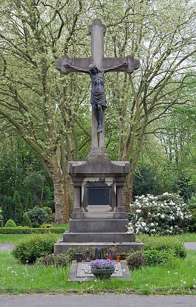 File:Duisburg, Aldenrade, Friedhof, 2012-05 CN-02.jpg
