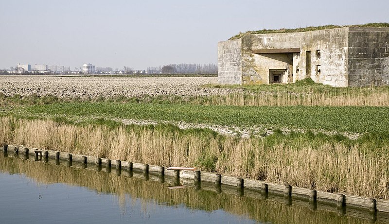 File:Duitse bunker langs Vlissingse Watergang, onderdeel van de Atlantikwall - Vlissingen - 20427223 - RCE.jpg