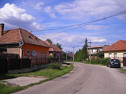 silnice v centru obce