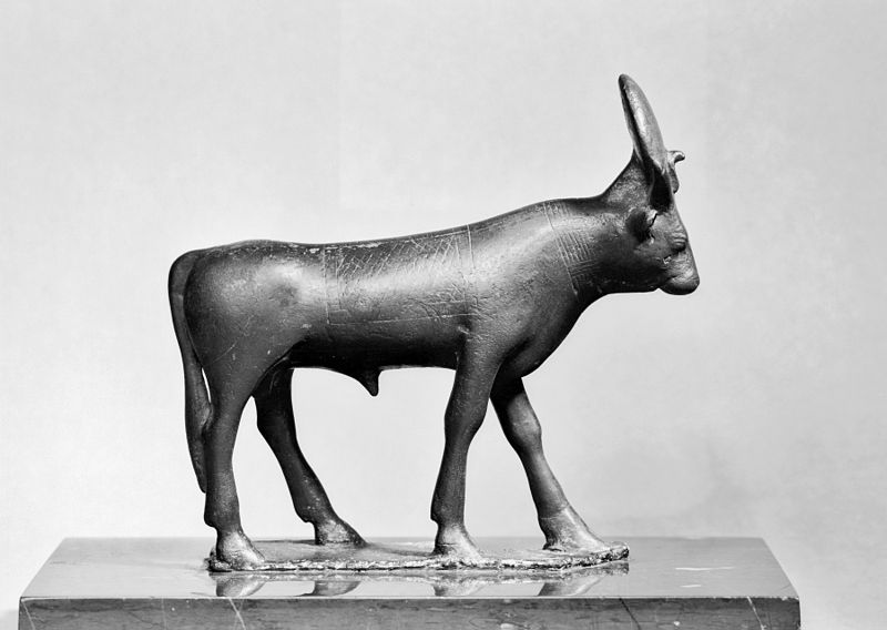 Egyptian - Statuette of the Apis Bull - Walters 542127.jpg