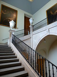 Escalera central Museo del Prado.jpg