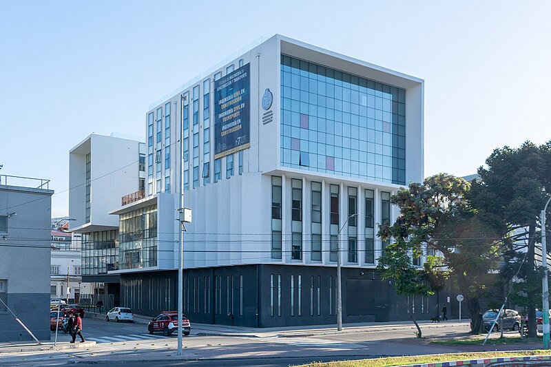 File:Escuela de Ingeniería Civil PUCV, Valparaíso 20231024.jpg