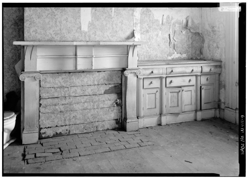 File:FIRST FLOOR, SOUTHEAST ROOM, DETAIL OF FIREPLACE AND CABINETS - Adams House, Liberty Avenue, Richmond, Wayne County, IN HABS IND,89-RICH,10-9.tif