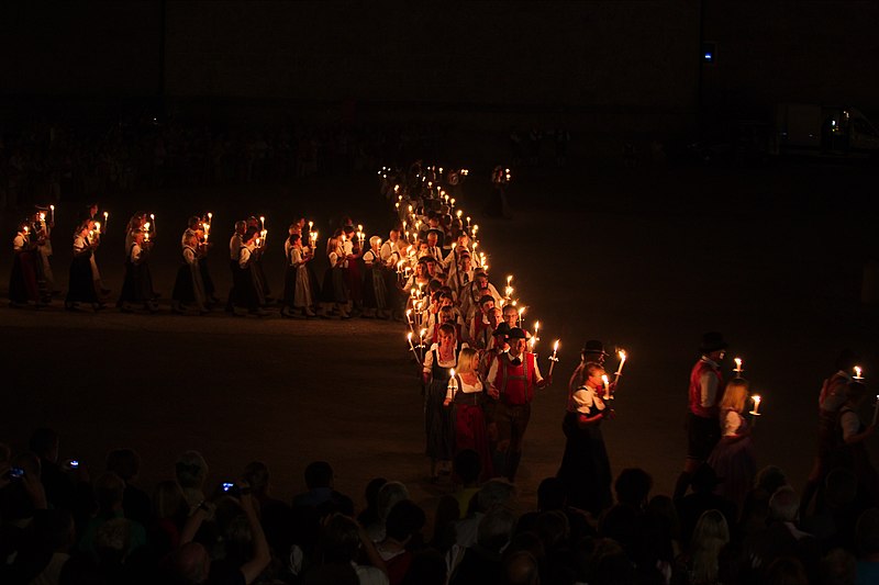 File:Fackeltanz Salzburg 2013 04.jpg