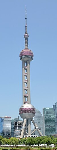 Far view of the Oriental Pearl Tower from the Bund side (35607236514).jpg