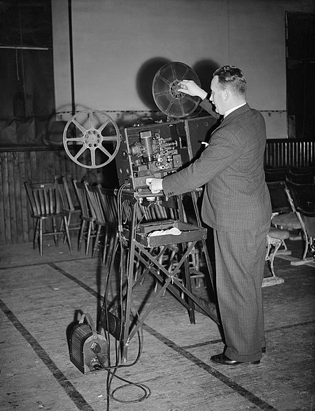 File:Film Show at Highest Village in the Highlands- Ministry of Information Film Screening, Tomintoul, Banffshire, Scotland, UK, 1943 D22619.jpg