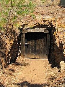 Bekas Bawah Tanah Rumah Sakit Mount Isa (2013).jpg