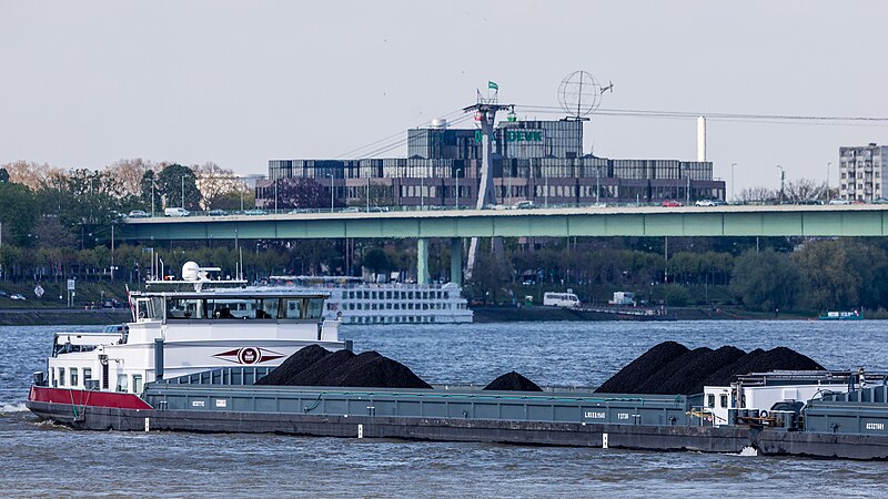 File:Frachtschiff Avanti - ENI 02327712 - auf dem Rhein in Köln-1336.jpg