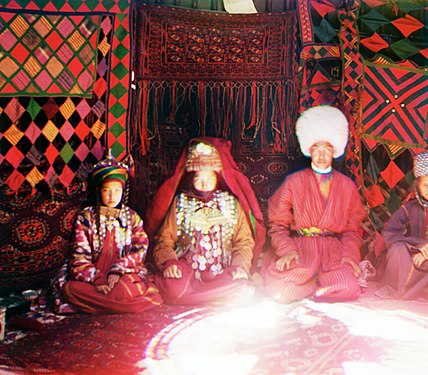 Turkmenen in einer Jurte.  Foto von Sergei Prokudin-Gorsky