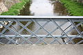 Deutsch: Großschönau (Sachsen), Fußgängerbrücke über Mandau. English: Großschönau (Sachsen), Footbridge over Mandau River. Čeština: Großschönau (Sasko), ocelová lávka přes Mandavu.