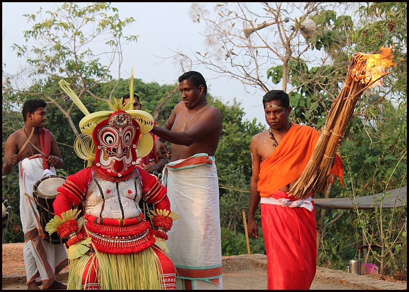 File:Gulikan theyyam purappadu.jpg