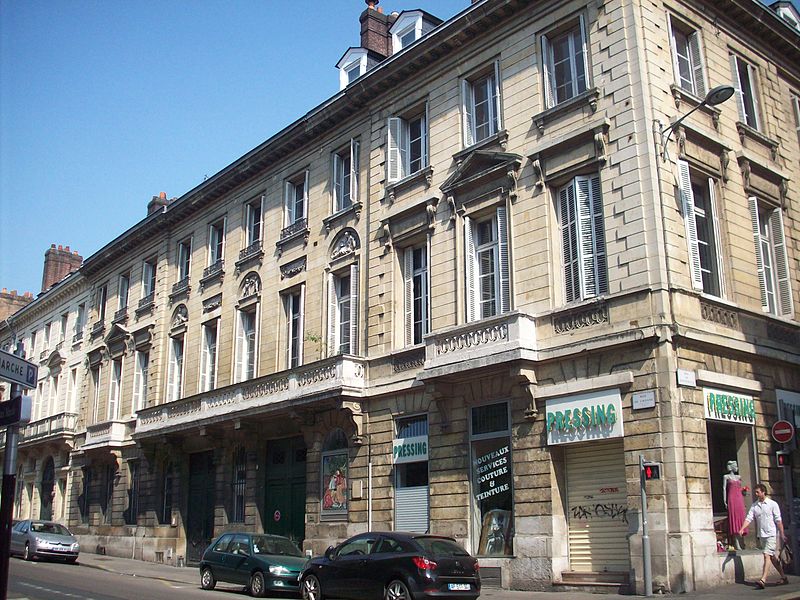 File:Hôtel 20, 22, rue de Crosne.jpg