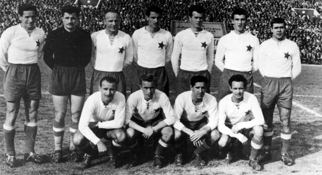 Hajduk's squad in 1955, wearing the red star badge