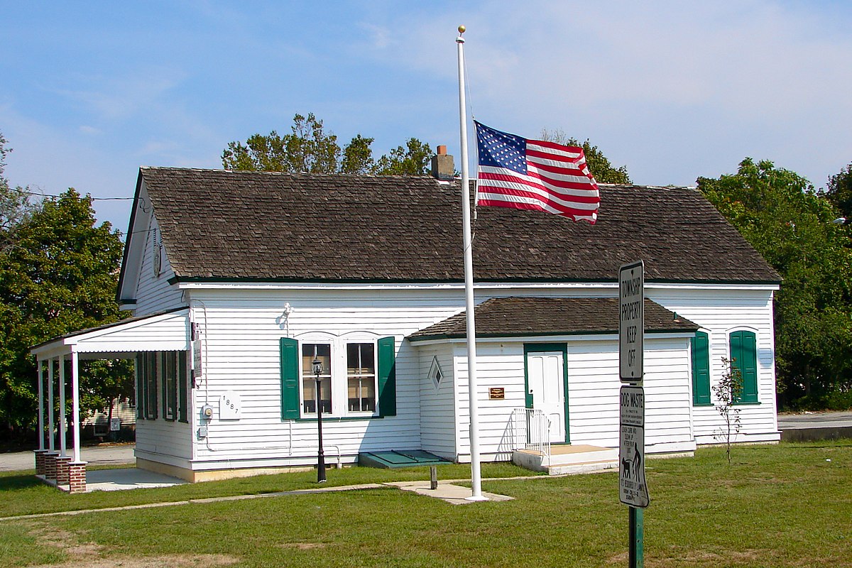 Street hall. Школа в деревне США. США Глостер 1991. Sicklerville, New Jersey. Американский Рыбак из поселка Глостер (штат Нью-джерси) Альфред Енсен.