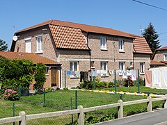 Des habitations groupées par quatre.