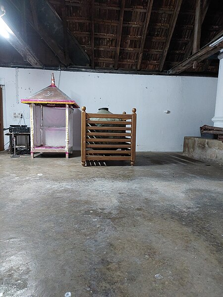 File:Historical Mizhavu of Thaliyil temple, Kottayam 04.jpg