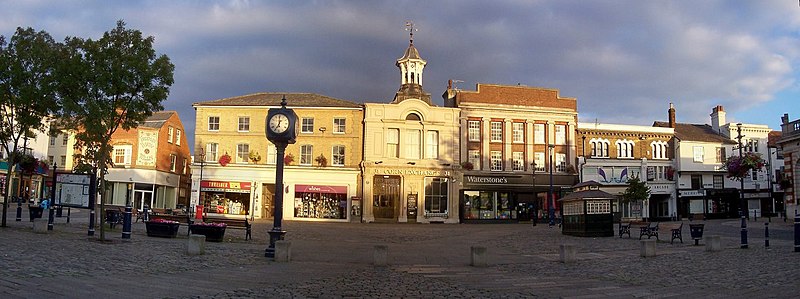 File:Hitchin market place 01.jpg