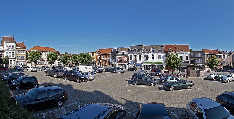 File:Hoeilaart Gemeenteplein A.jpg