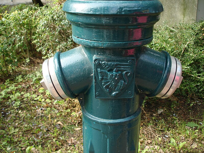 File:Hydrant z herbem Koszalina.jpg