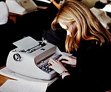 Fast writing training at the ball head typewriter IBM 72