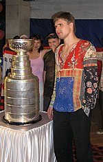 Воспитанник тольяттинского хоккея Илья Брызгалов с кубком Стэнли