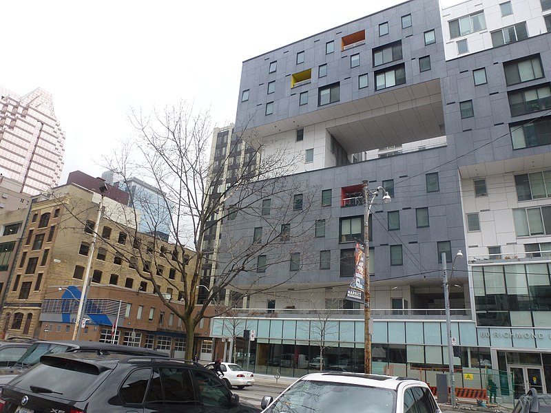 File:Interesting apartment on Richmond, 2014 05 02 (3) (14097690624).jpg